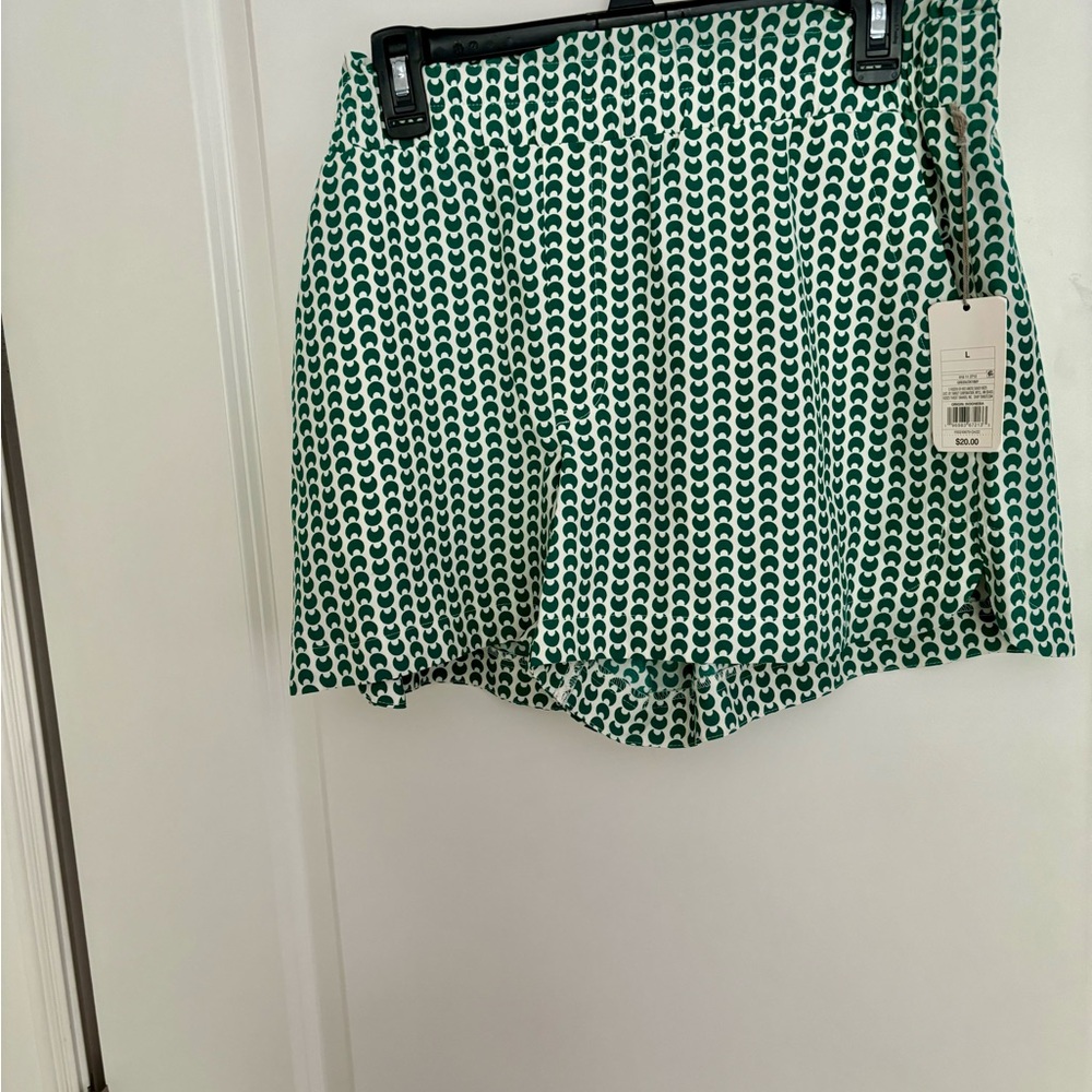 Two Piece Ladies Shorts Set - Picture 7 of 9